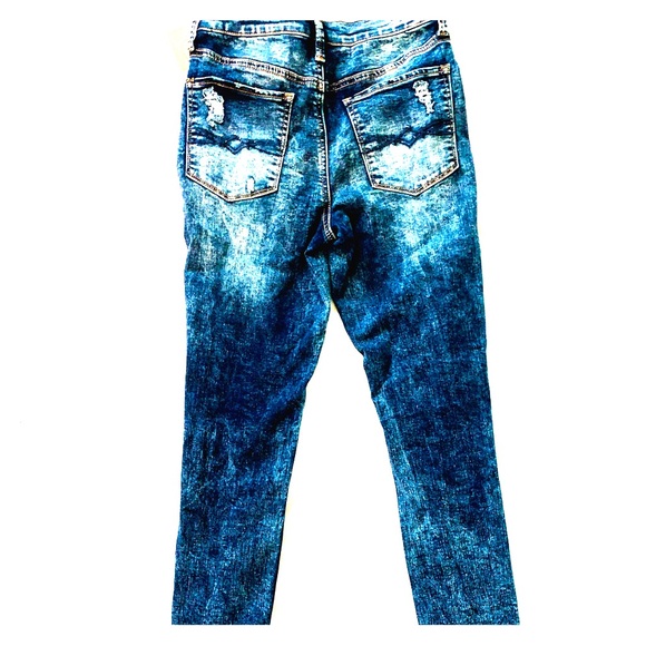 Ripped acid washed jeans. - Picture 2 of 2